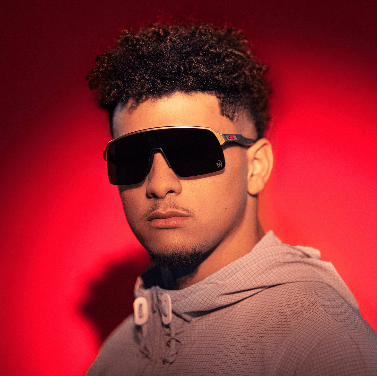 La Poderosa Colaboración de Oakley con Patrick Mahomes