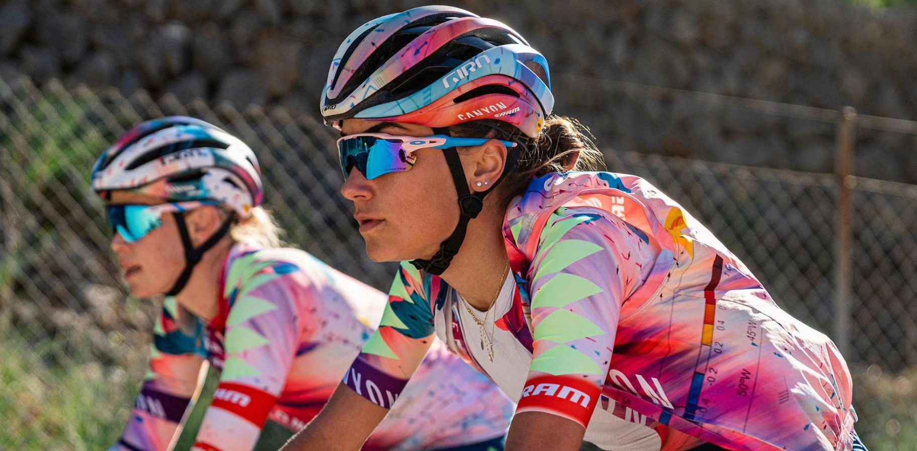 Explorando la Importancia de los Lentes en el Ciclismo: La Innovación de Oakley en el deporte